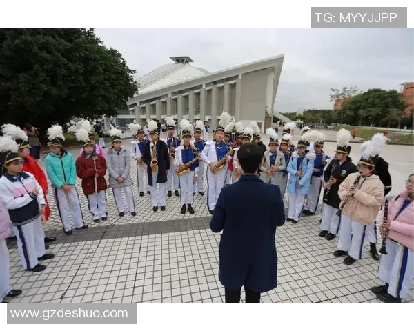 何思雨的成长之路与心灵探索：在追寻梦想中绽放自我光芒